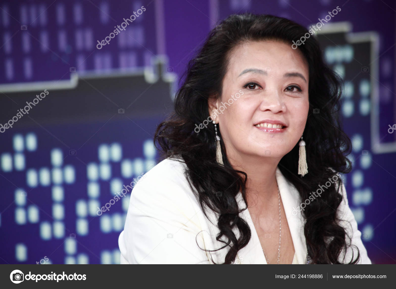 Zhang Lan Founder Chairwoman South Beauty Group Attends Ceremony