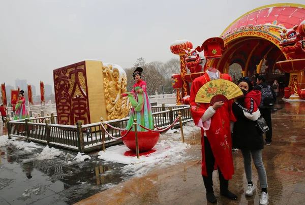 2019年2月10日 在中国西北部的陕西省西安市举行的春节庆祝活动上 唐天堂里陈列着一个 无头人 — 图库照片