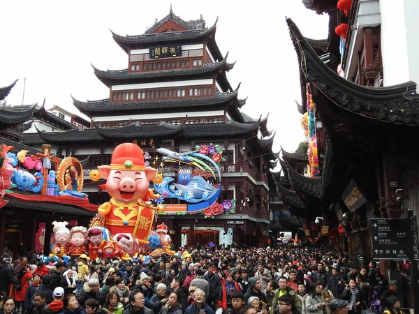 Turistas Lotam Templo Deus Cidade Xangai Durante Ano Novo Lunar — Fotografia de Stock