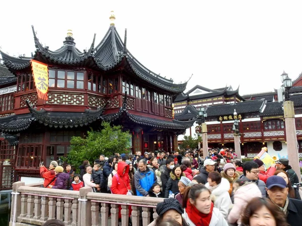 Turister Folkmassan Staden Gud Tempel Shanghai Kinesiska Lunar New Year — Stockfoto