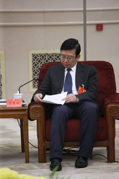 2012年11月9日 中国共产党四川省委副书记李春成出席在中国北京举行的第十八届全国代表大会期间举行的小组讨论 — 图库照片