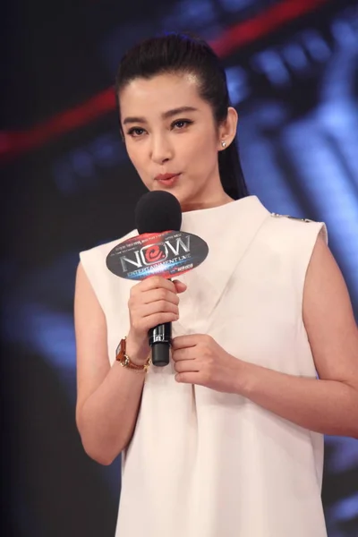 Китайская Актриса Бинбин Выступает Церемонии Запуска Новой Программы Entertainment Live — стоковое фото