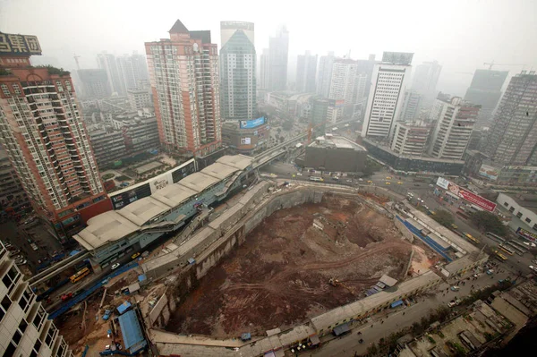 Chongqing Şehrinde Bir Gayrimenkul Şantiyesinde Metre Derinliğinde Insan Yapımı Bir — Stok fotoğraf