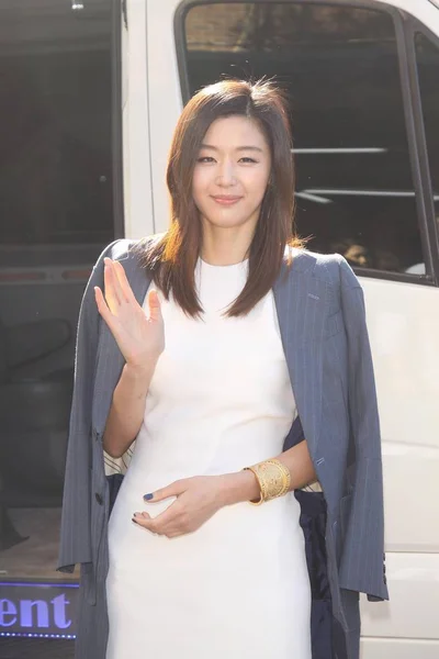 Die Südkoreanische Schauspielerin Jeon Hyun Lächelt Und Winkt Während Der — Stockfoto