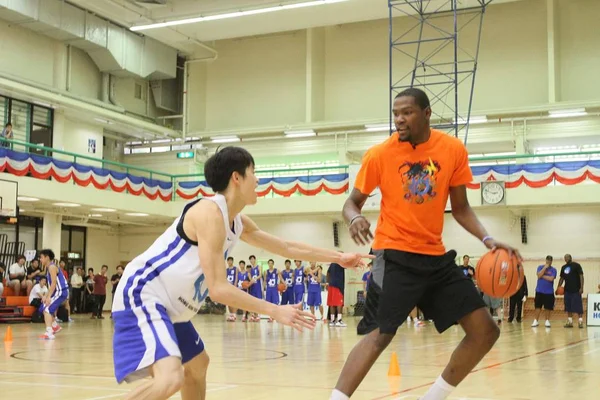 Nba Star Kevin Durant Oklahoma City Thunder Controls Ball Basketball — Stock Photo, Image