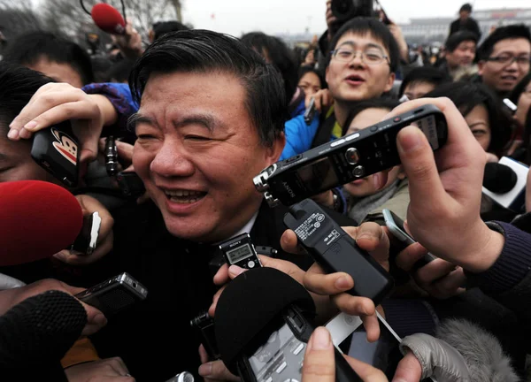 Chen Zhu Mitte Gesundheitsminister Wird Von Einer Schar Von Journalisten — Stockfoto