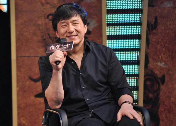 Kungfu Σταρ Χονγκ Κονγκ Jackie Chan Αντιδρά Κατά Διάρκεια Συνέντευξης — Φωτογραφία Αρχείου