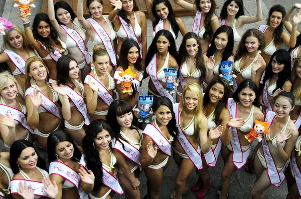 Teilnehmer Des Miss Ökotourismus World Competition 2012 Winken Bei Einem — Stockfoto