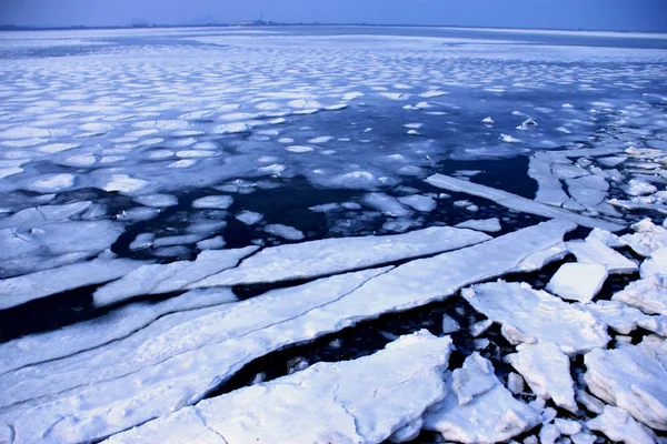 Krajobraz Gęstego Lodu Morskiego Zamarzniętej Powierzchni Morza Bohai Sea Mieście — Zdjęcie stockowe