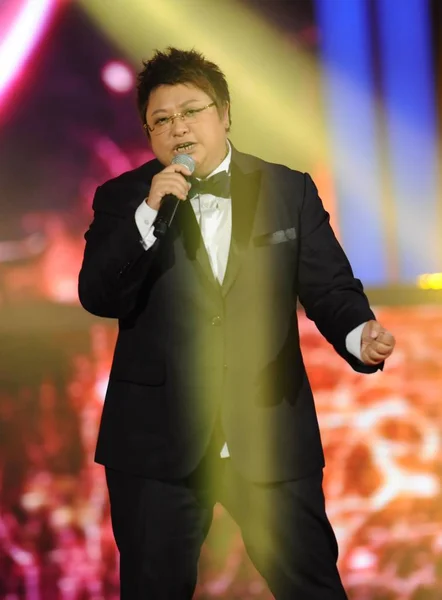 Cantante Chino Han Hong Presenta Durante 11ª Gala Los Cctv — Foto de Stock