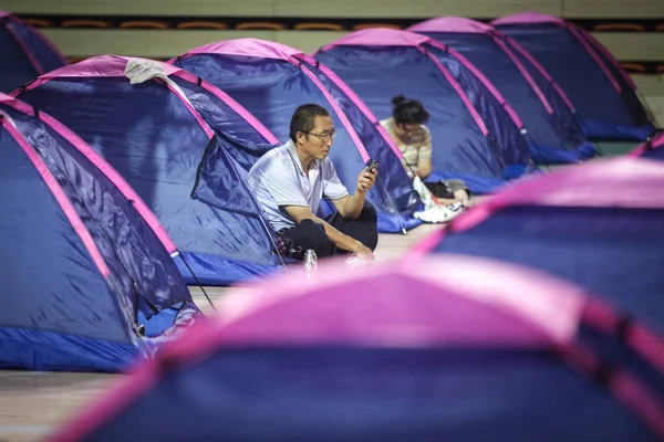 Des Petites Tentes Sont Construites Dans Gymnase Pour Offrir Aux — Photo