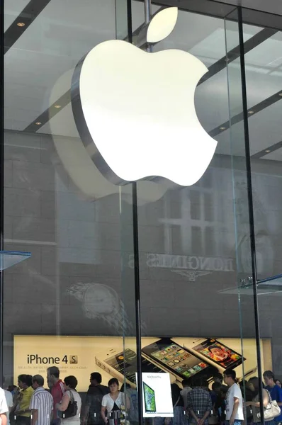Klanten Menigte Apple Store Nanjing Road Winkelstraat Shanghai China Augustus — Stockfoto