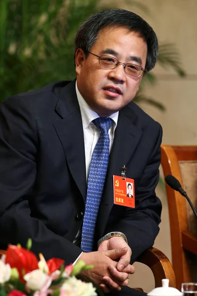 2007年10月20日 中共中央总书记胡春华在北京媒体中心举行的新闻发布会上回答青少年教育问题 — 图库照片