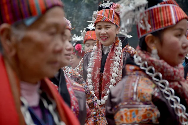 Chinese People Miao Ethnic Group Dressed Traditional Costumes Headwears Dance — Stock Photo, Image