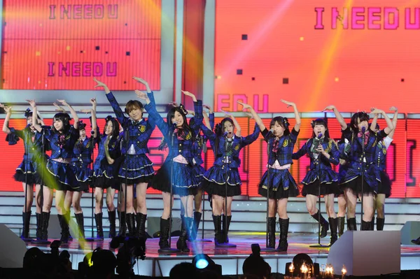 Anggota Grup Vokal Wanita Jepang Akb48 Tampil Pada Gala Cctv — Stok Foto