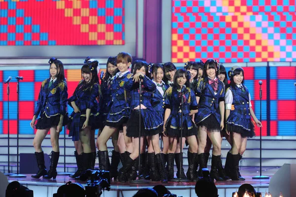 Μέλη Της Ομάδας Κορίτσι Ιαπωνική Akb48 Εκτελέσει Κατά Διάρκεια Του — Φωτογραφία Αρχείου