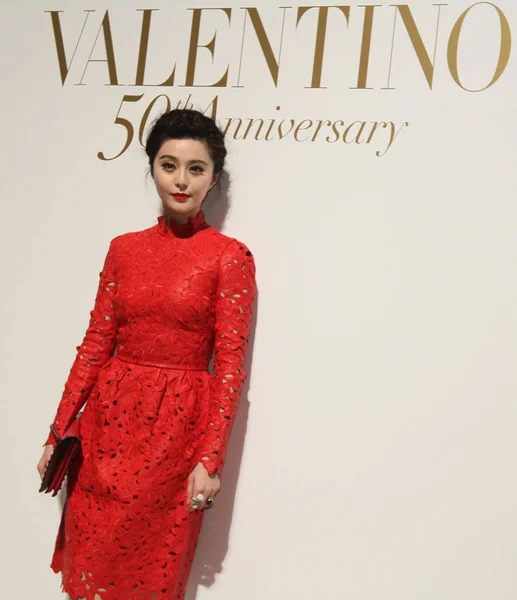 Китайская Актриса Фань Бинбин Позирует Время Церемонии Летия Валентиноса Гонконге — стоковое фото