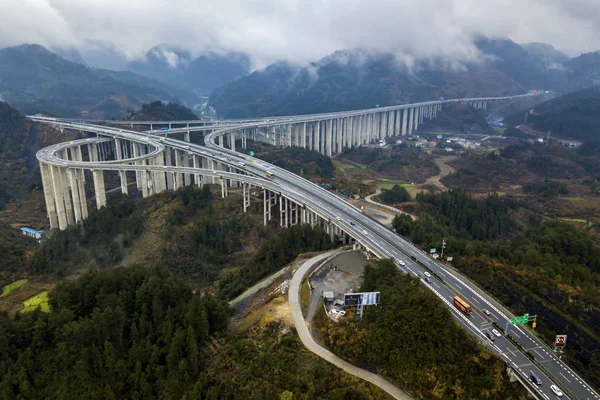 Auto Langzaam Aizhai Brug Een Hangbrug Baotou Maoming Expressway Tijdens — Stockfoto