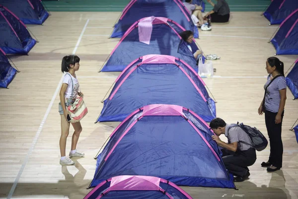 Des Petites Tentes Sont Construites Dans Gymnase Pour Offrir Aux — Photo