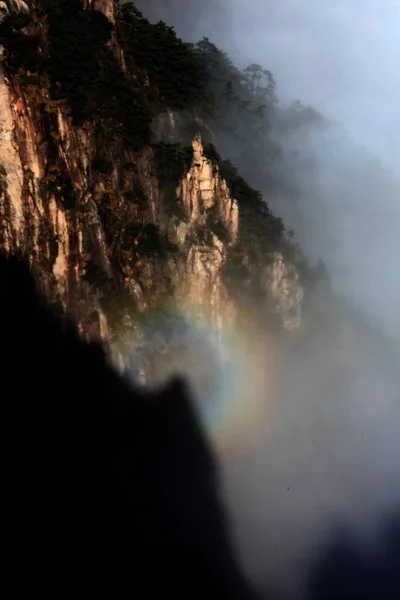 Arco Íris Circular Visto Ponto Cênico Montanha Amarela Cidade Huangshan — Fotografia de Stock