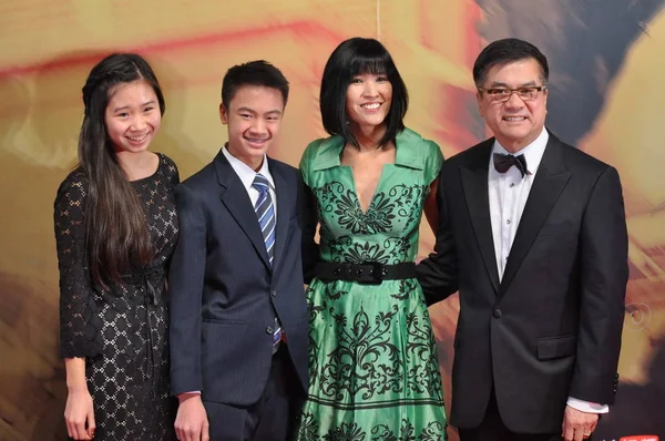 Estados Unidos Embajador China Gary Locke Derecha Posa Con Familia — Foto de Stock