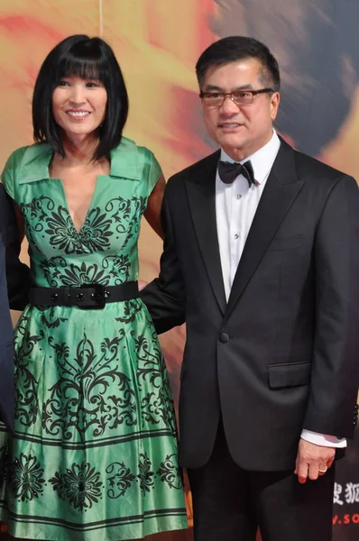 États Unis Ambassadeur Chine Gary Locke Droite Pose Avec Femme — Photo