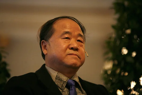 Écrivain Chinois Yan Lauréat Prix Nobel Littérature 2012 Écoute Une — Photo