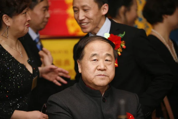 Chinese Schrijver Yan Laureaat Van 2012 Nobelprijs Voor Literatuur Woont — Stockfoto