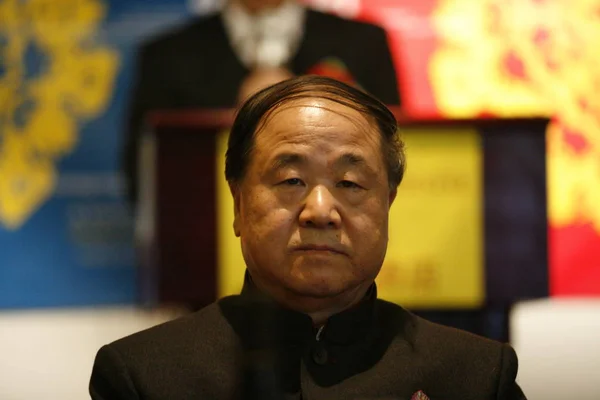 Chinese Schrijver Yan Laureaat Van 2012 Nobelprijs Voor Literatuur Woont — Stockfoto