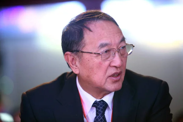 Liu Chuanzhi ประธานของ Legend Holdings Limited วมการประช ดยอดผ ประกอบการจ นคร — ภาพถ่ายสต็อก