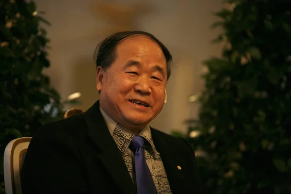 Den Kinesiske Författaren Yan Nobelpristagare 2012 Nobel Litteratur Priset Besvarar — Stockfoto