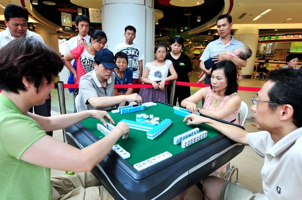 Les Participants Chinois Participent Première Compétition Mahjong Fuzhou Centre Commercial — Photo
