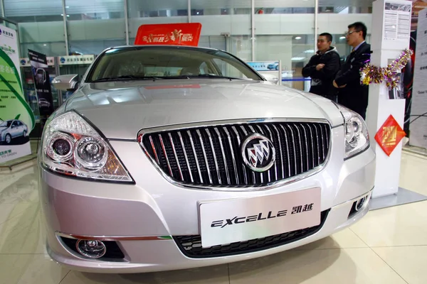 Vendedor Chinês Apresenta Buick Excelle Fabricado Pela Shanghai Uma Joint — Fotografia de Stock