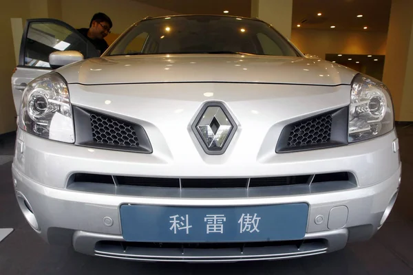 Comprador Chino Automóviles Mira Renault Koleos Concesionario Renault Shanghai China —  Fotos de Stock