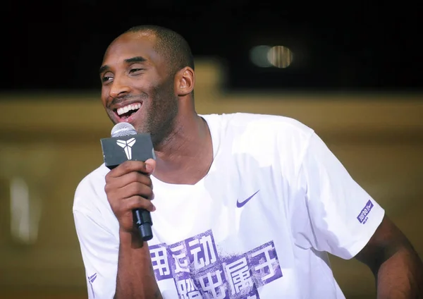 Nba Star Kobe Bryant Speaks Meeting Chinese Fans His China — Stock Photo, Image