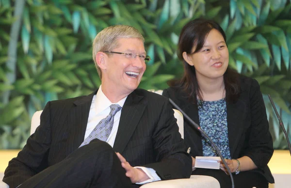 Yeni Ceo Tim Cook Ile Chinas Bakanı Ticaret Chen Deming — Stok fotoğraf