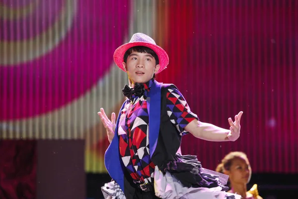 Самоучка Поппер Чжо Джун Танцует Время Финала Chinas Got Talent — стоковое фото