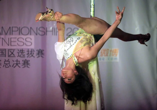 Concorrente Apresenta Durante Final Campeonato Chinês Dança Pólo 2011 Tianjin — Fotografia de Stock