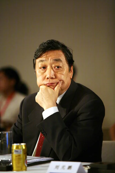 王大伟 王宁国 斯米奇 半导体制造国际公司 总裁兼 Ceo 出席2010年8月13日在中国北京举行的会议 — 图库照片