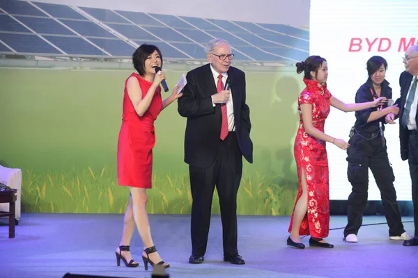 Second Left Investor Philanthropist Warren Buffet Seen Byd Nationwide Launching — Stock Photo, Image