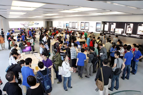 Scharen Chinesischer Käufer Probieren Apfelprodukte Apple Store Auf Dem Hongkong — Stockfoto