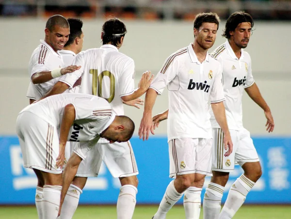 Los Jugadores Del Real Madrid Celebran Después Anotar Gol Contra —  Fotos de Stock