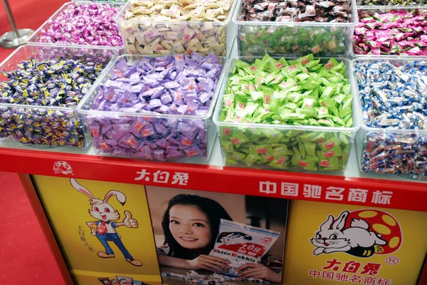 Dulces Conejo Blanco Ven Exhibición Durante Una Exposición Shanghai China — Foto de Stock