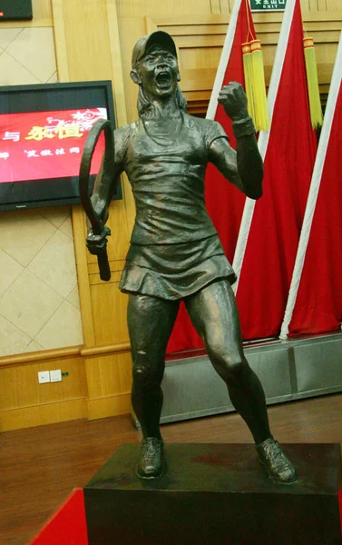 Bronze Statue Chinese Tennis Player Pictured Ceremony Wuhan City Central — Stock Photo, Image