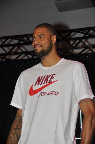 Gwiazda Nba Tyson Chandler Dallas Mavericks Jest Zdjęciu Podczas Tour — Zdjęcie stockowe