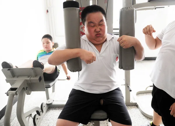 Fettleibige Jungen Beim Abnehmen Einem Militärischen Trainingscamp Tianjin China August — Stockfoto