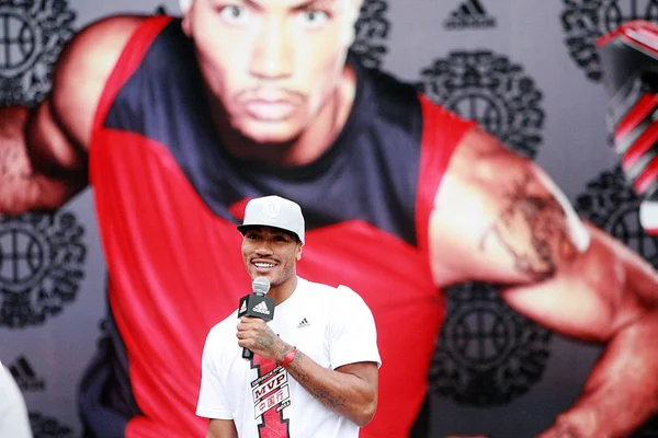 Nba Star Derrick Rose Chicago Bulls Speaks Meeting Fans His — Stock Photo, Image