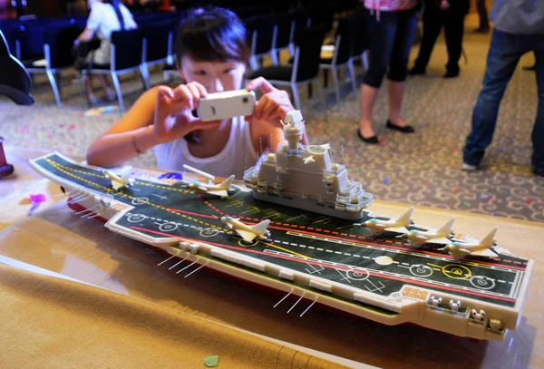 Visitor Takes Photos Chocolate Made Model Aircraft Carrier Varyag Press — Stock Photo, Image