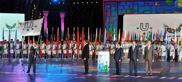 Wakil Presiden Federasi Olahraga Universitas Internasional Fisu Qin Memberikan Bendera — Stok Foto