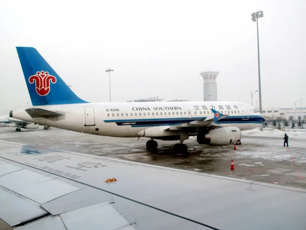 Самолет China Southern Airlines Замечен Аэропорту Чанчунь Лунцзя Городе Чанчунь — стоковое фото